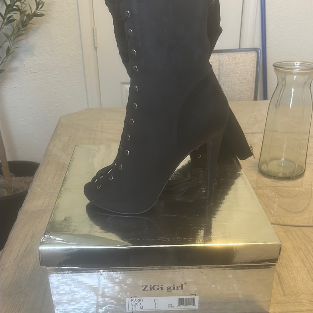 ZIGI girl Black Heeled Boots with Lace-Up Design